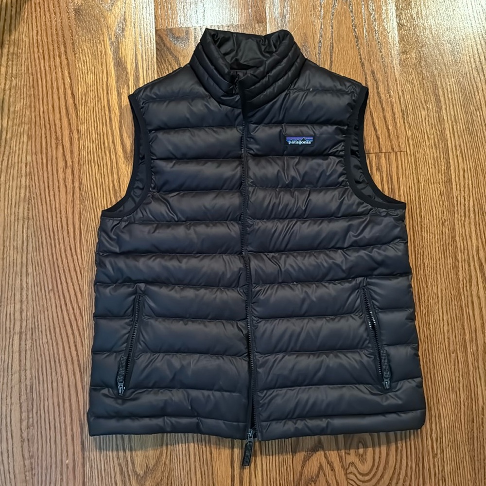 Patagonia boys XL puffer vest